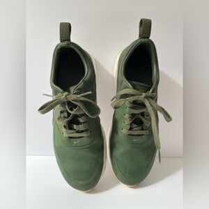 NIKE Air Max ~ Lightweight Green Gold Tennis Shoes